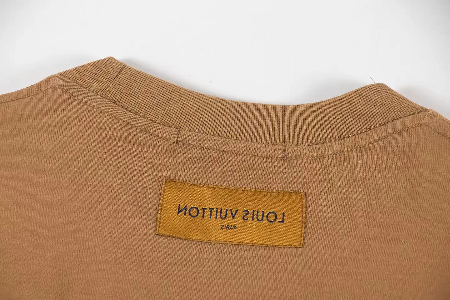 🅿️160 Style: 2026 new Louis Vuitton short-sleeved T-shirt Material: High version 300g double yarn combed cotton Size: S～XL Color: Khaki Style number: Z030